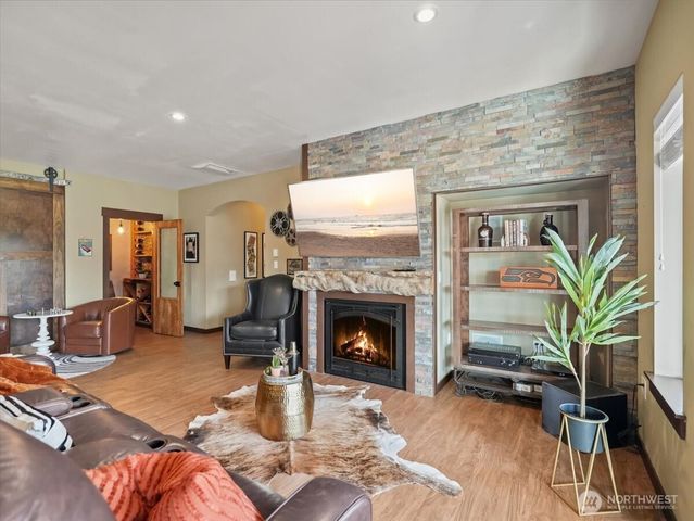3231 Deer Island Drive E, Lake Tapps, WA 98391