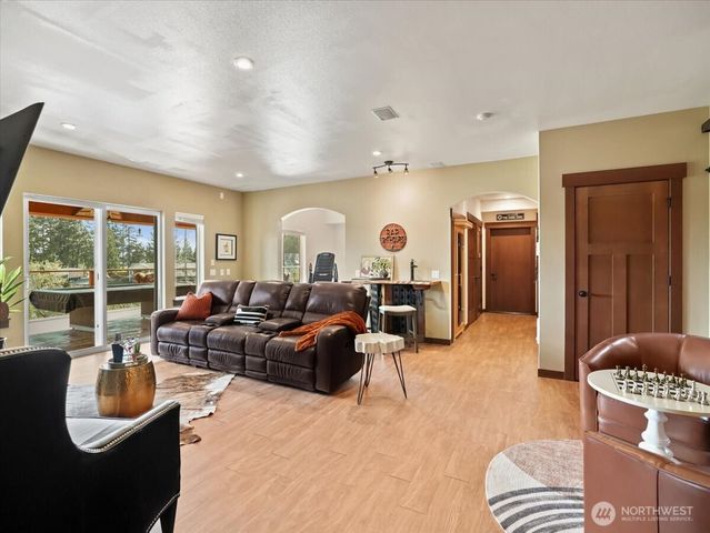 3231 Deer Island Drive E, Lake Tapps, WA 98391