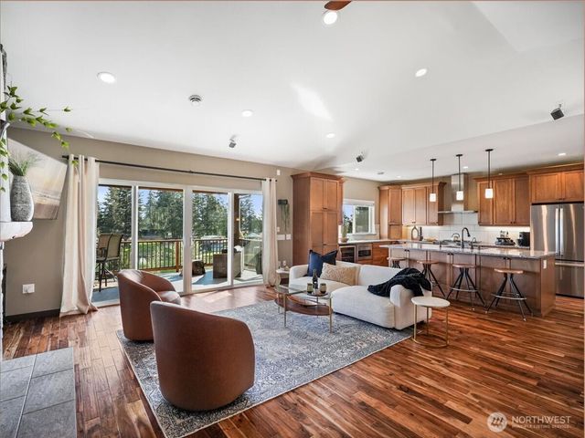 3231 Deer Island Drive E, Lake Tapps, WA 98391