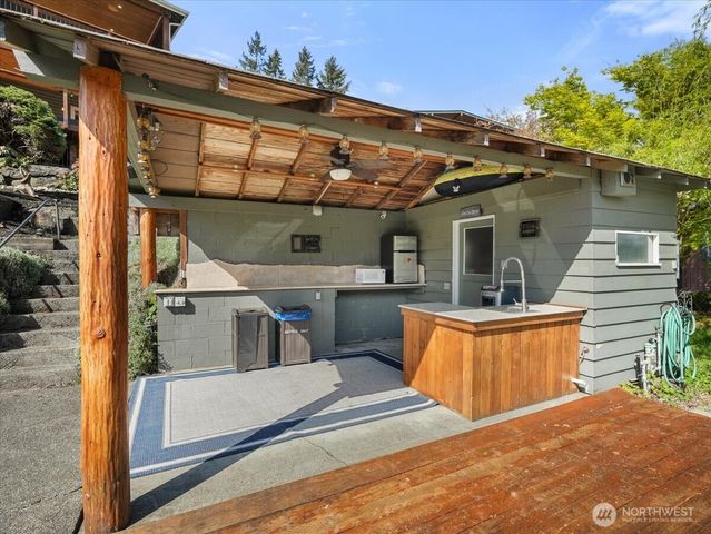 3231 Deer Island Drive E, Lake Tapps, WA 98391