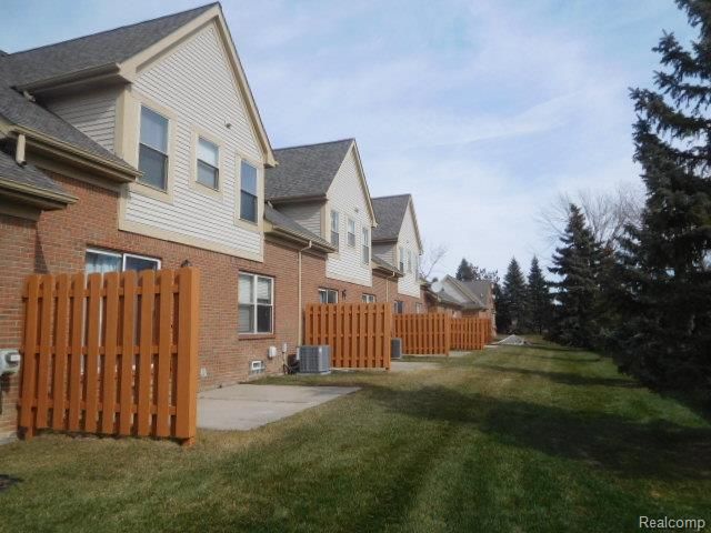 4116 April Lane 24, Sterling Heights, MI 48310