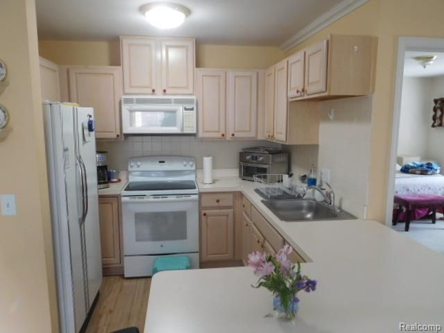 4116 April Lane 24, Sterling Heights, MI 48310