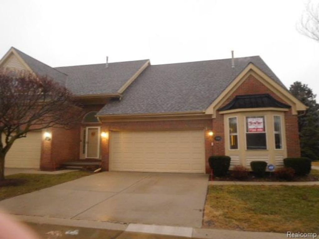 4116 April Lane 24, Sterling Heights, MI 48310