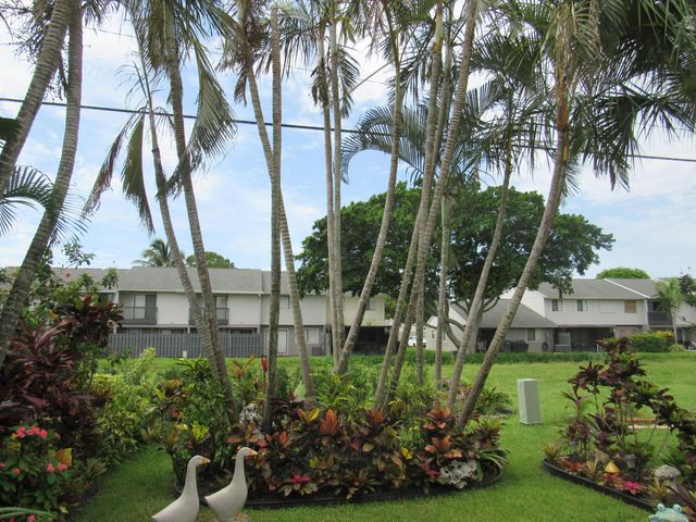 5780 FERNLEY Drive W 138, West Palm Beach, FL 33415