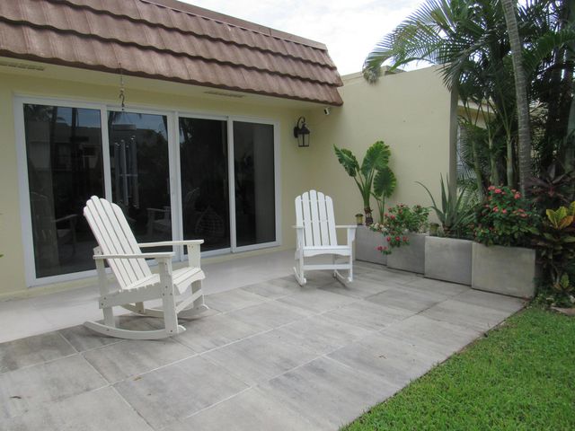 5780 FERNLEY Drive W 138, West Palm Beach, FL 33415