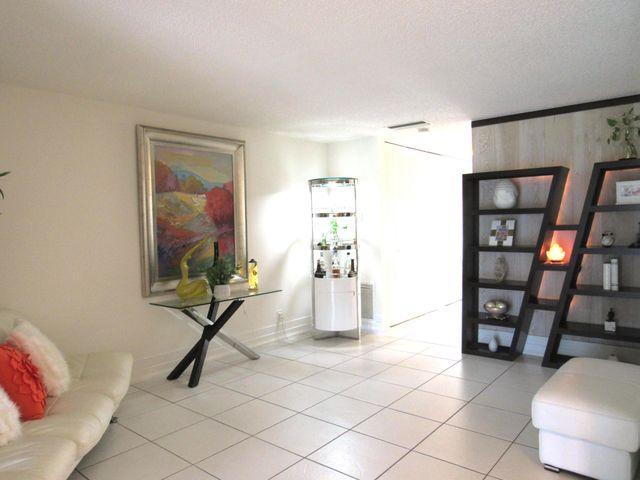 5780 FERNLEY Drive W 138, West Palm Beach, FL 33415
