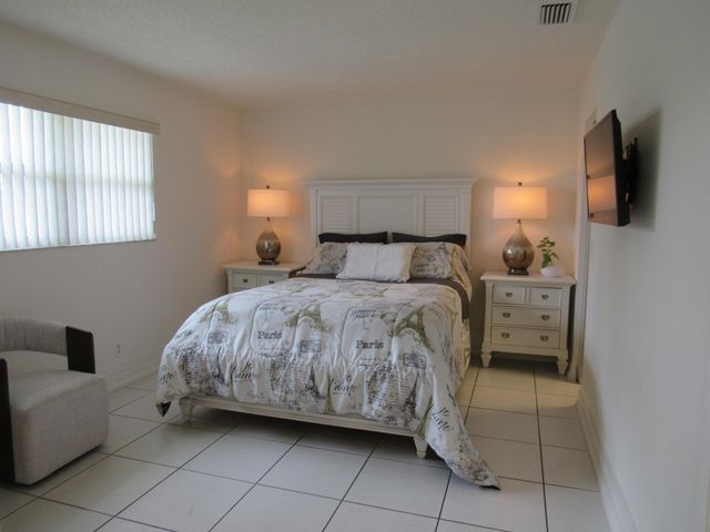 5780 FERNLEY Drive W 138, West Palm Beach, FL 33415