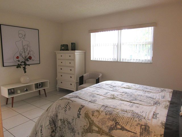 5780 FERNLEY Drive W 138, West Palm Beach, FL 33415