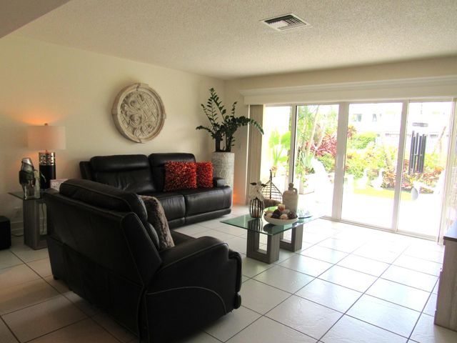 5780 FERNLEY Drive W 138, West Palm Beach, FL 33415