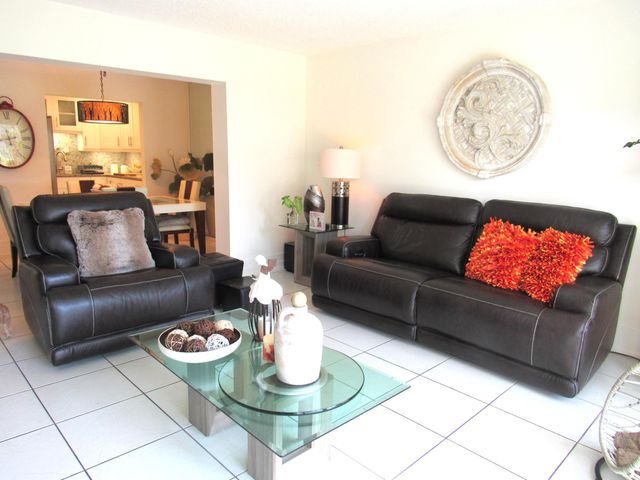 5780 FERNLEY Drive W 138, West Palm Beach, FL 33415