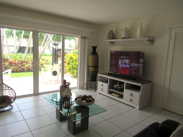 5780 FERNLEY Drive W 138, West Palm Beach, FL 33415