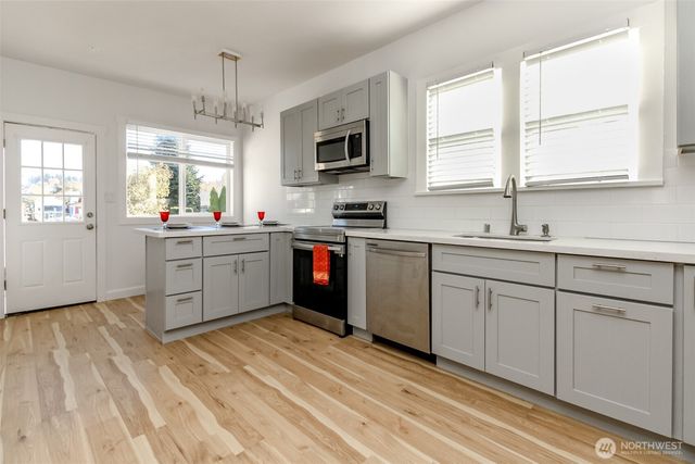 320 Williams Avenue N, Renton, WA 98057
