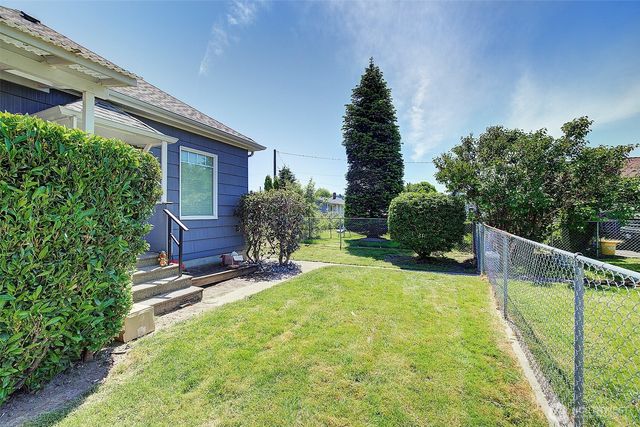 320 Williams Avenue N, Renton, WA 98057
