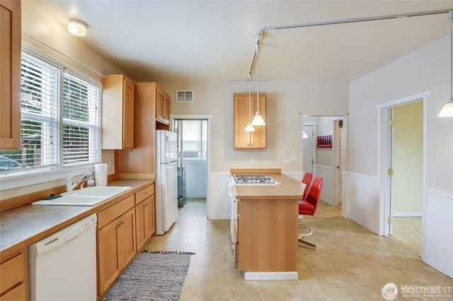 320 Williams Avenue N, Renton, WA 98057