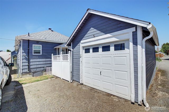 320 Williams Avenue N, Renton, WA 98057