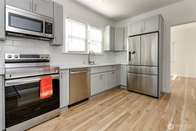 320 Williams Avenue N, Renton, WA 98057