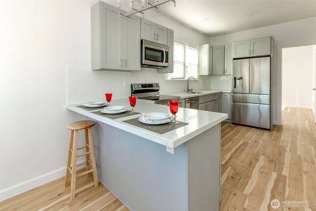 320 Williams Avenue N, Renton, WA 98057
