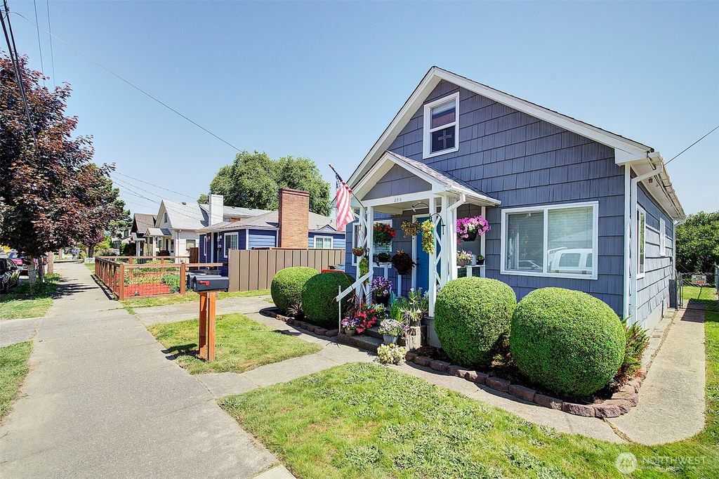 320 Williams Avenue N, Renton, WA 98057