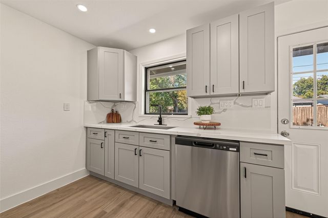 608 Lloyd Lane, Baytown, TX 77521