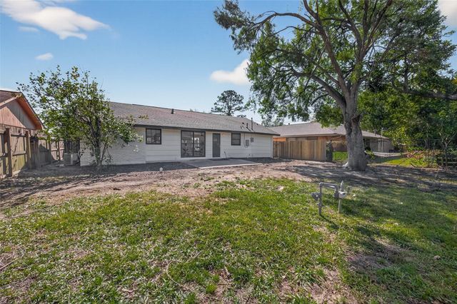 608 Lloyd Lane, Baytown, TX 77521