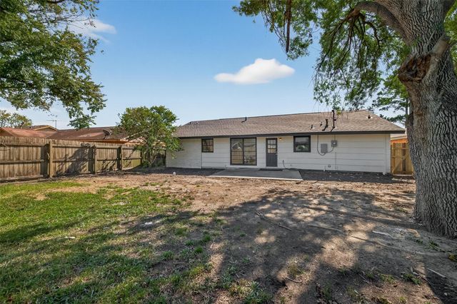 608 Lloyd Lane, Baytown, TX 77521