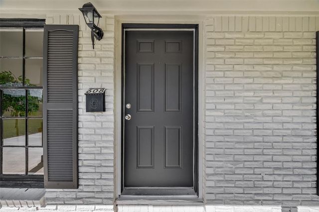 608 Lloyd Lane, Baytown, TX 77521