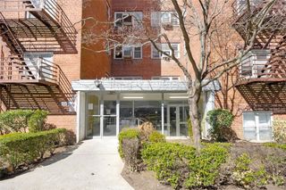 66-10 149th Street 6J, Flushing, NY 11367