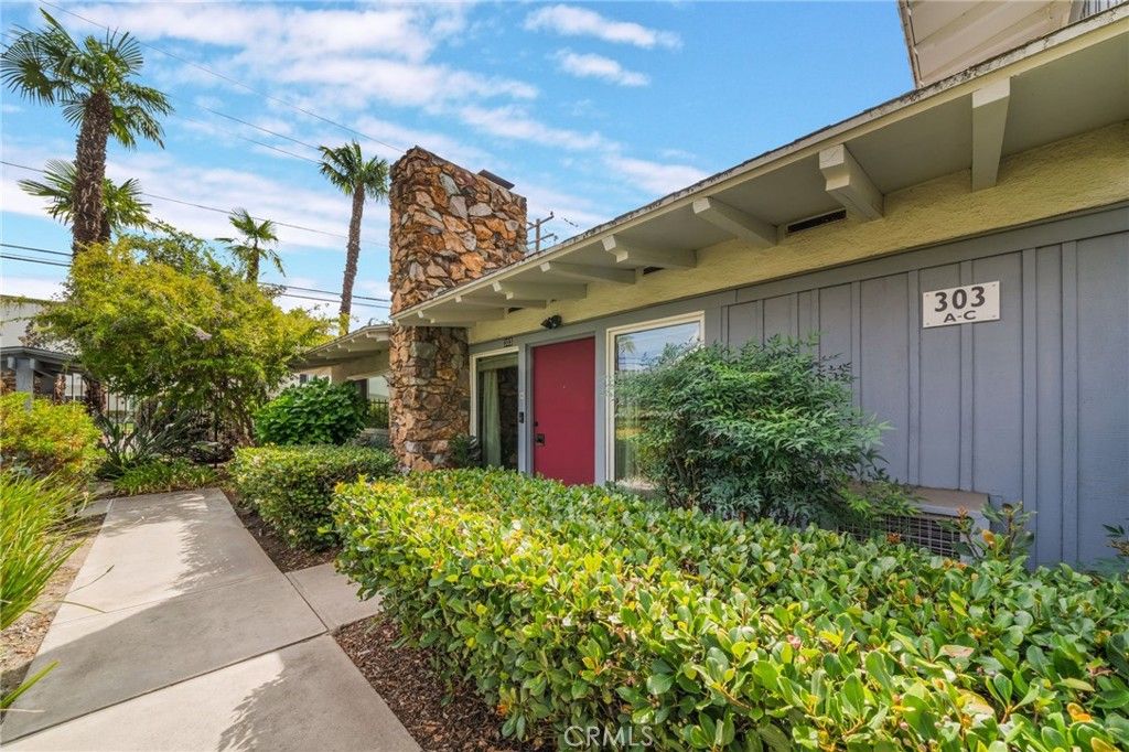 303 N Acacia Avenue A, Fullerton, CA 92831 — photo 2