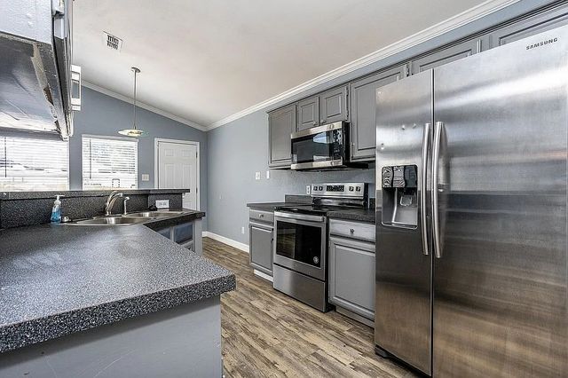 9000 Elbe Trail, Fort Worth, TX 76118