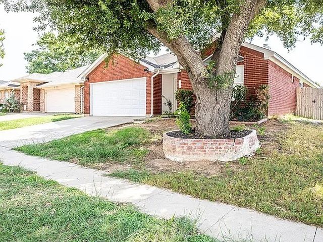 9000 Elbe Trail, Fort Worth, TX 76118