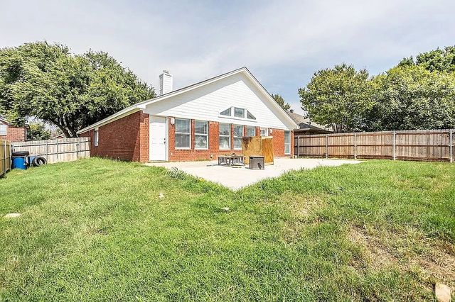 9000 Elbe Trail, Fort Worth, TX 76118