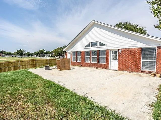 9000 Elbe Trail, Fort Worth, TX 76118
