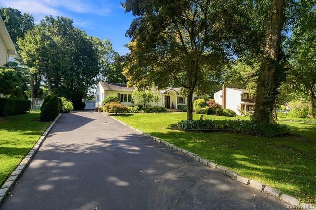 22 Gemini Lane, Nesconset, NY 11767