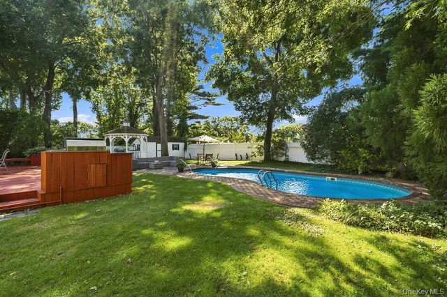 22 Gemini Lane, Nesconset, NY 11767