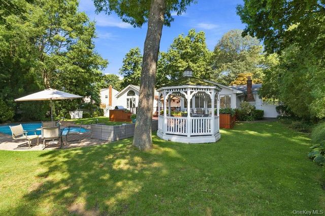 22 Gemini Lane, Nesconset, NY 11767