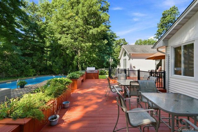 22 Gemini Lane, Nesconset, NY 11767