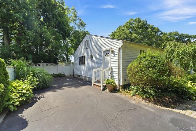 22 Gemini Lane, Nesconset, NY 11767