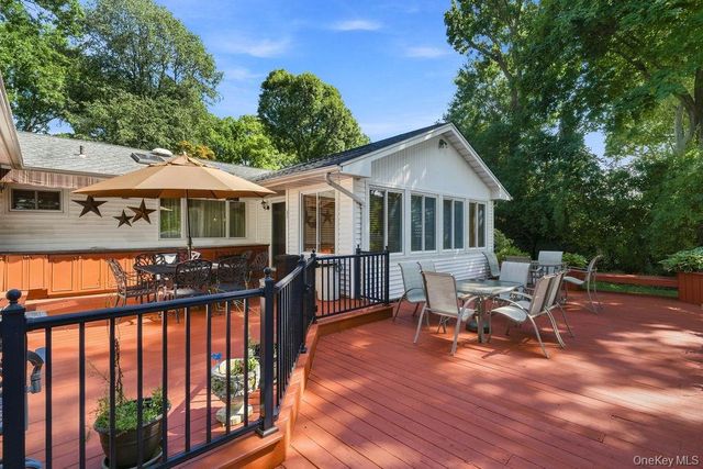 22 Gemini Lane, Nesconset, NY 11767