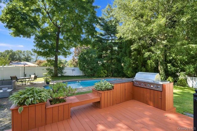 22 Gemini Lane, Nesconset, NY 11767