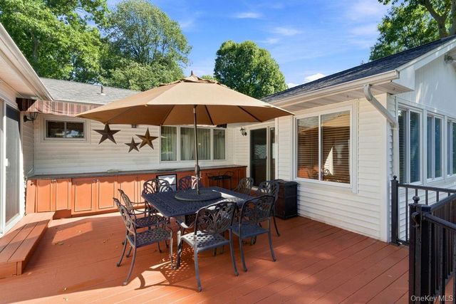 22 Gemini Lane, Nesconset, NY 11767