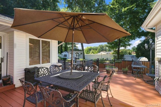 22 Gemini Lane, Nesconset, NY 11767