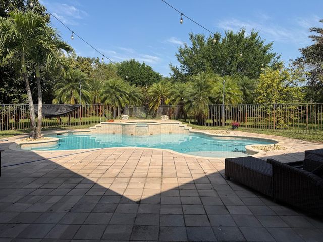 3309 Bradenham Lane, Davie, FL 33328