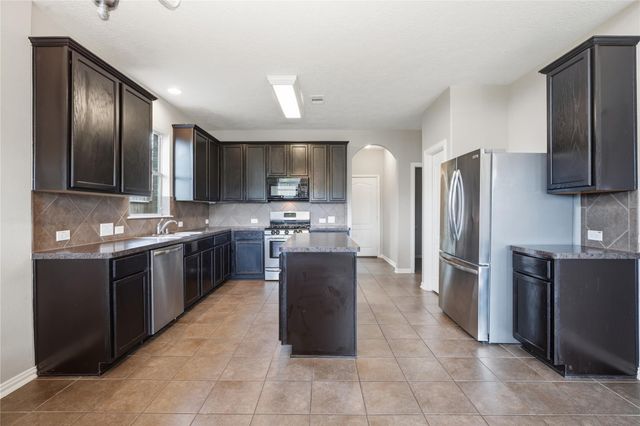 9114 Creekside Court, Hitchcock, TX 77563