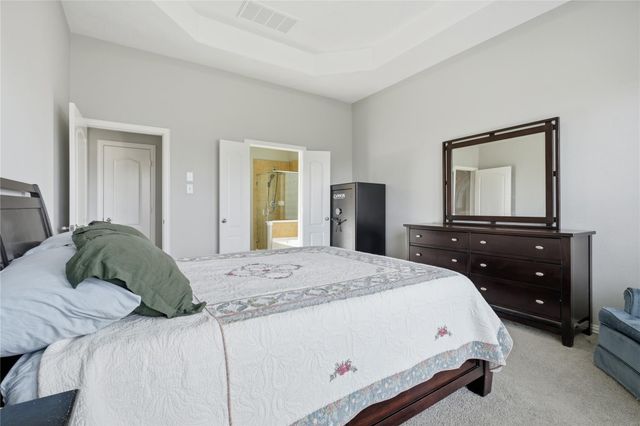 9114 Creekside Court, Hitchcock, TX 77563
