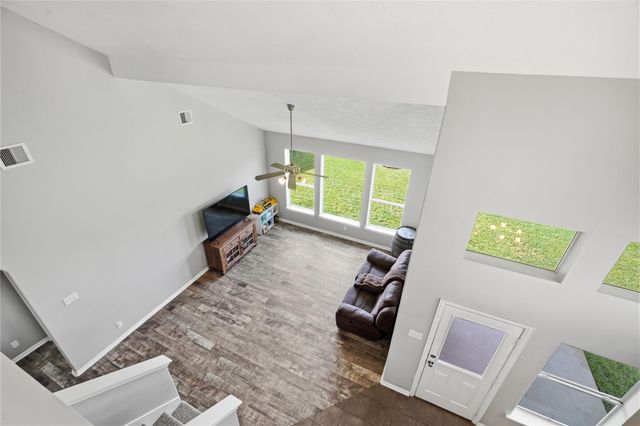 9114 Creekside Court, Hitchcock, TX 77563