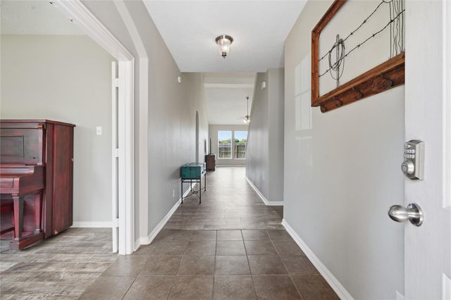 9114 Creekside Court, Hitchcock, TX 77563