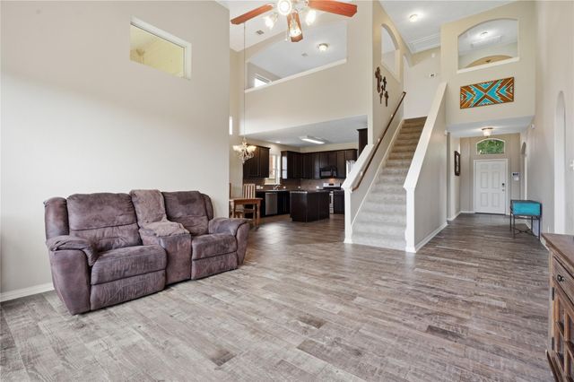 9114 Creekside Court, Hitchcock, TX 77563