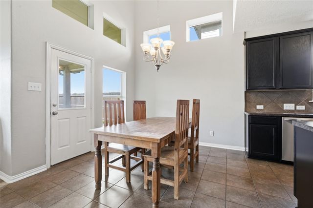 9114 Creekside Court, Hitchcock, TX 77563