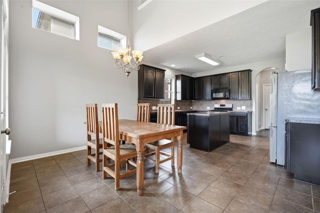 9114 Creekside Court, Hitchcock, TX 77563