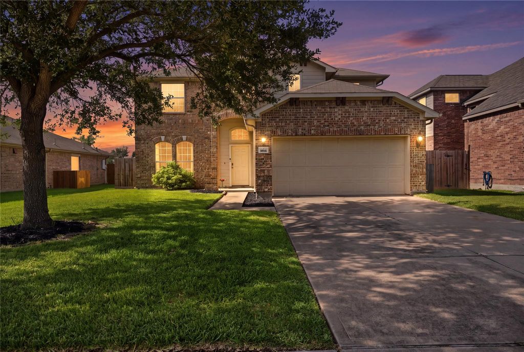 9114 Creekside Court, Hitchcock, TX 77563